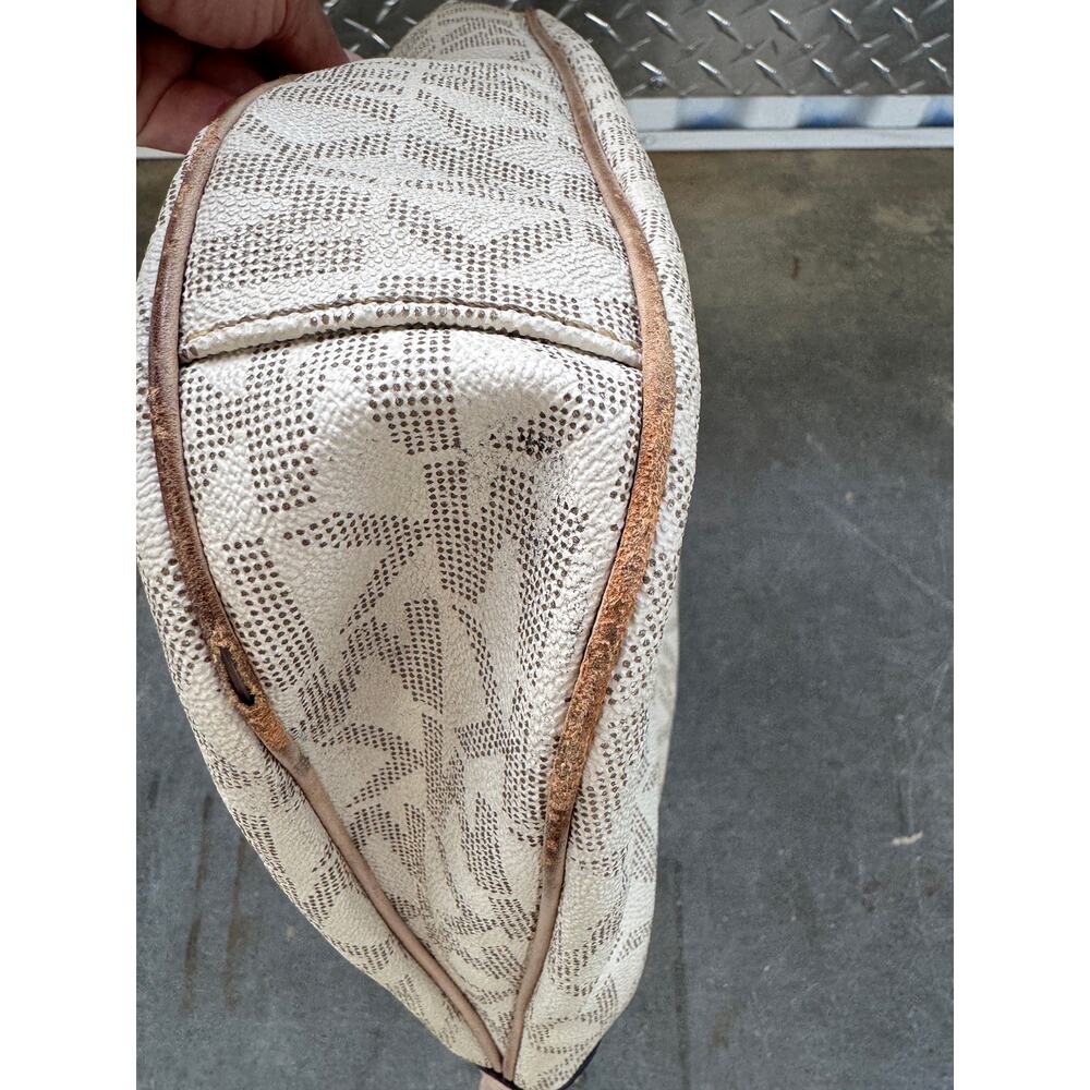 Michael Kors Monogram Hobo Tan White - Picture 7 of 11